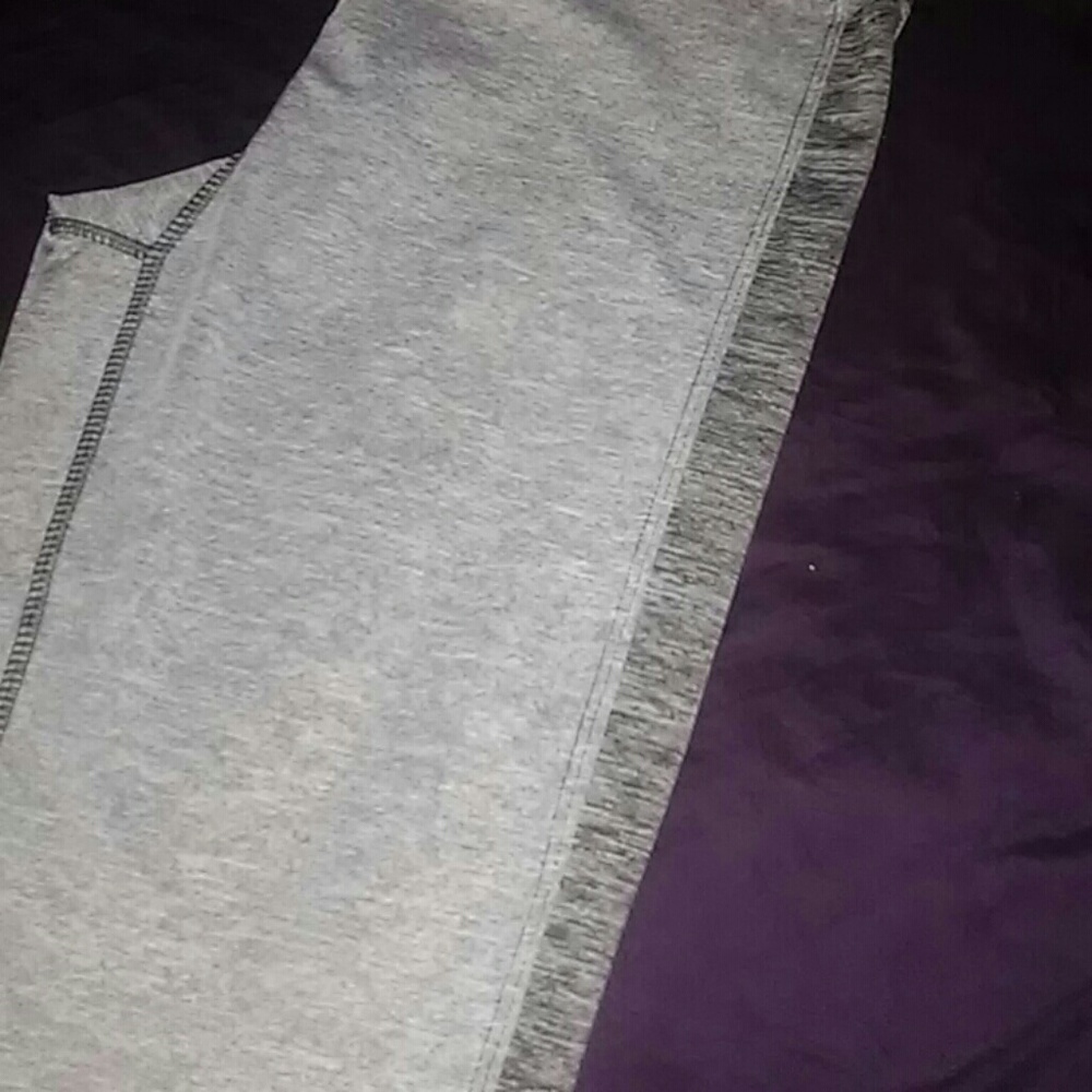 SPANDEX CAPRIS - Picture 3 of 3